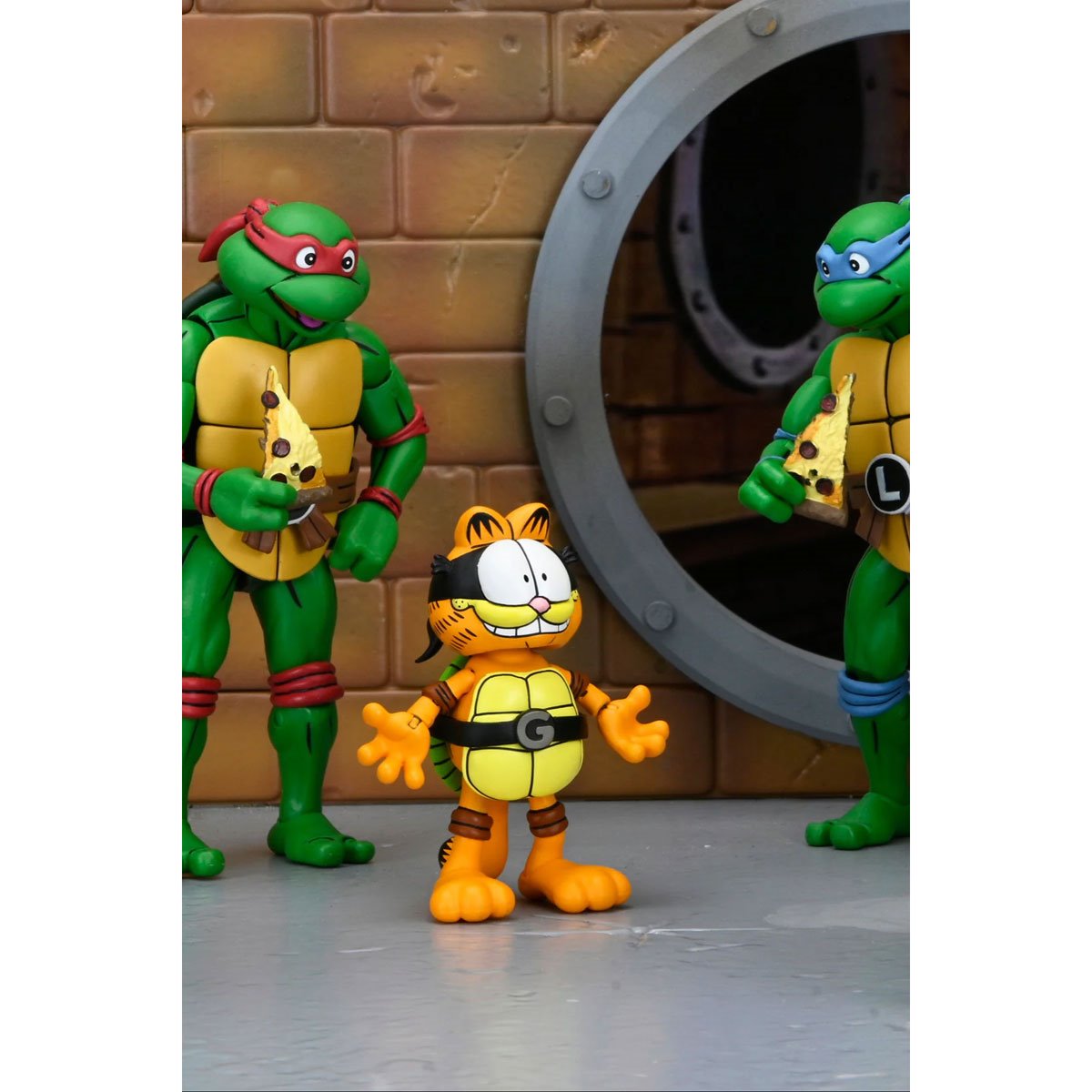 TMNT x Garfield Ultimate Garfello with Odie 7-Inch Figure | NECA