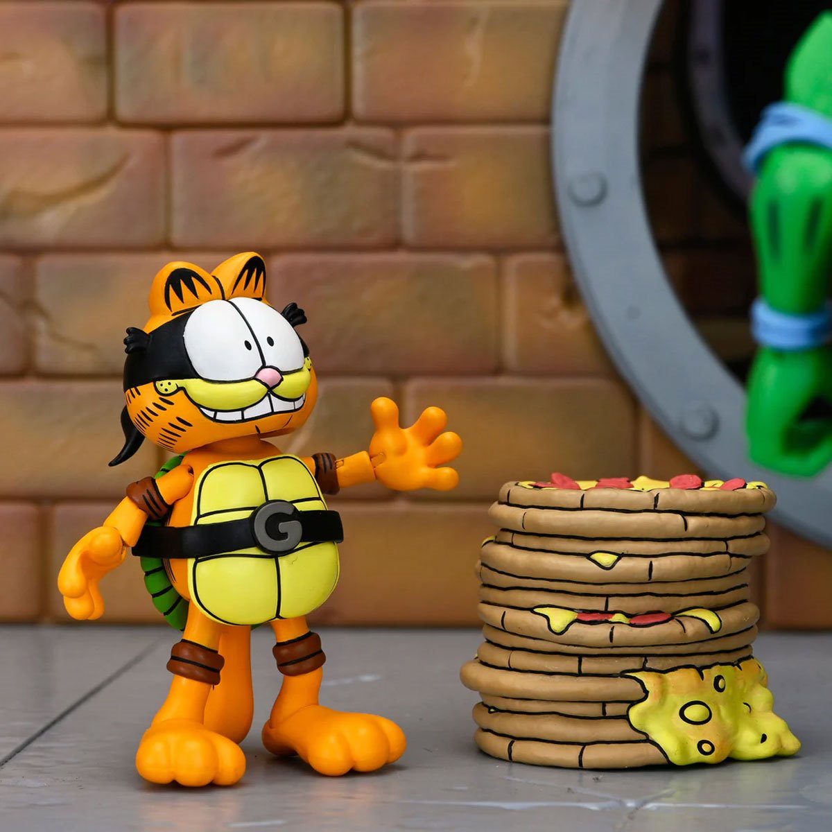 TMNT x Garfield Ultimate Garfello with Odie 7-Inch Figure | NECA