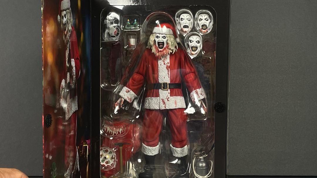 NECA Terrifier 3 – Art the Clown Ultimate 7-Inch Action Figure (Bloody Santa Suit)